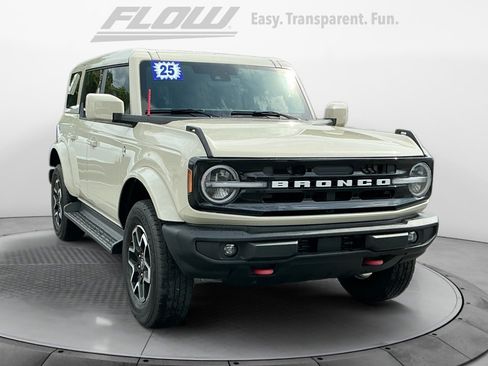 Used 2025 Ford Bronco Outer Banks AWD/4WD image 1