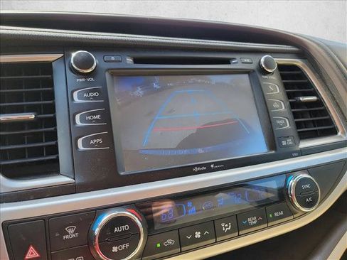 Used 2014 Toyota Highlander XLE FWD image 20