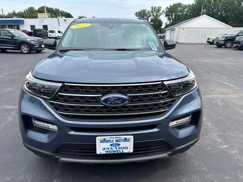Used 2021 Ford Explorer XLT w/ Equipment Group 202A AWD/4WD image 2