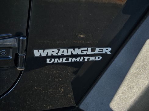 Used 2010 Jeep Wrangler Unlimited Rubicon w/ Trailer Tow Group image 7