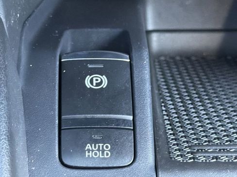 Used 2024 Nissan Kicks SV image 9