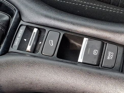 Used 2025 Honda HR-V LX image 26