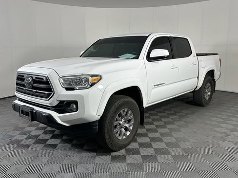 Used 2019 Toyota Tacoma SR5 AWD/4WD image 2