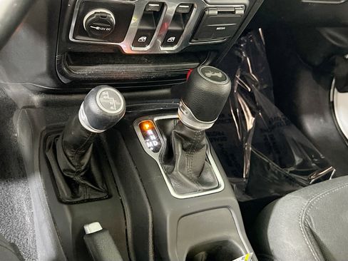 Used 2021 Jeep Wrangler Willys image 16