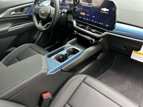 New 2026 Chevrolet Equinox EV LT image 18