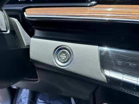 Used 2023 Cadillac Escalade ESV Premium Luxury AWD/4WD image 30