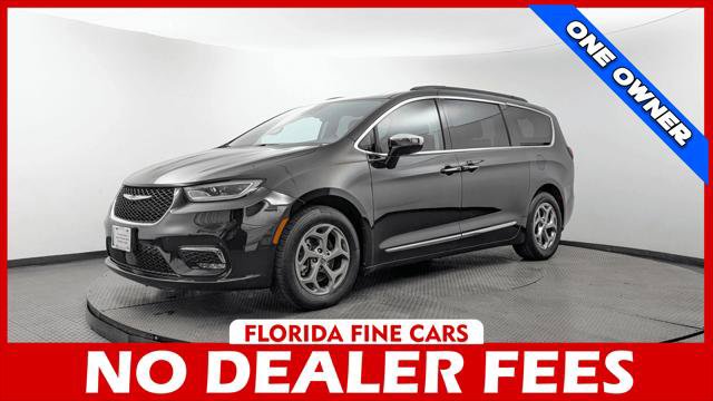 Used 2023 Chrysler Pacifica Limited FWD image 1