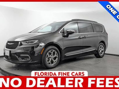 Used 2023 Chrysler Pacifica Limited