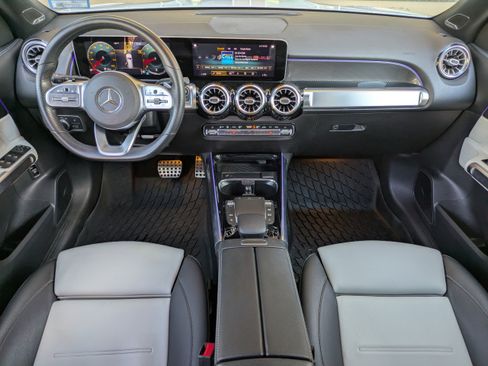 Used 2021 Mercedes-Benz GLB 250 4MATIC image 11