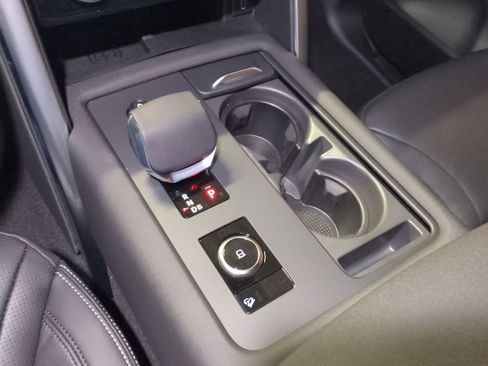 New 2026 Land Rover Discovery Limited Edition image 22