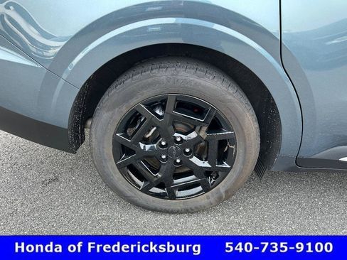 Used 2025 Kia Carnival SX w/ SX Dark Edition Package FWD image 36