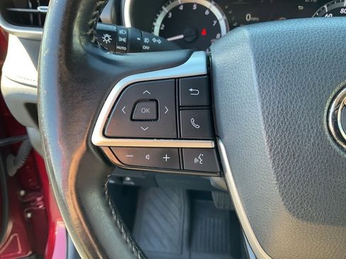 Used 2023 Toyota Highlander XLE image 9