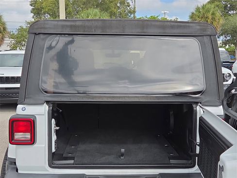 Used 2023 Jeep Wrangler Sahara w/ Cold Weather Group image 14