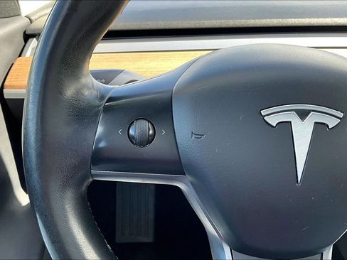 Used 2018 Tesla Model 3 Long Range image 17