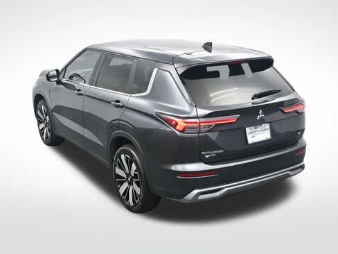 Used 2025 Mitsubishi Outlander SE image 29