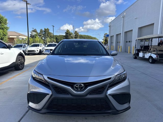 Used 2021 Toyota Camry SE FWD image 2