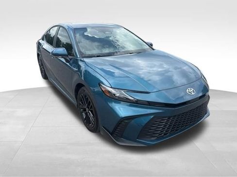 Used 2025 Toyota Camry SE FWD image 7