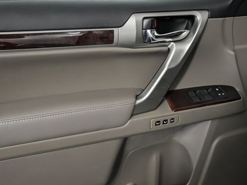 Used 2018 Lexus GX 460 image 15