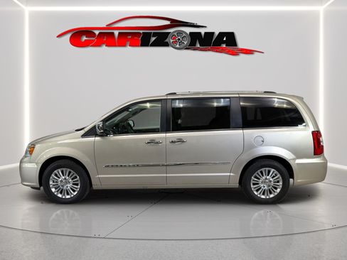 Used 2015 Chrysler Town & Country Limited Platinum FWD image 10