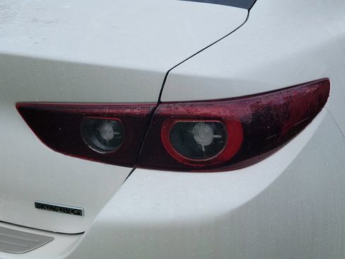 Used 2024 MAZDA MAZDA3 s FWD image 18