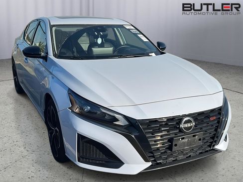 Used 2023 Nissan Altima 2.5 SR w/ SR Premium Package image 5