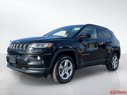 Used 2024 Jeep Compass Latitude AWD/4WD image 2