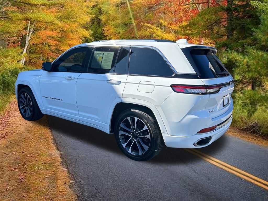 Certified 2023 Jeep Grand Cherokee Overland w/ Luxury Tech Group IV AWD/4WD image 7