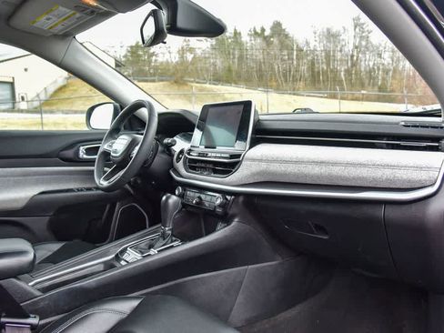 Certified 2022 Jeep Compass Latitude image 10