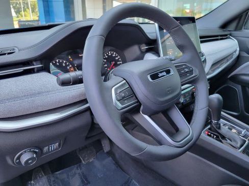 Used 2023 Jeep Compass Latitude w/ Convenience Group AWD/4WD image 16