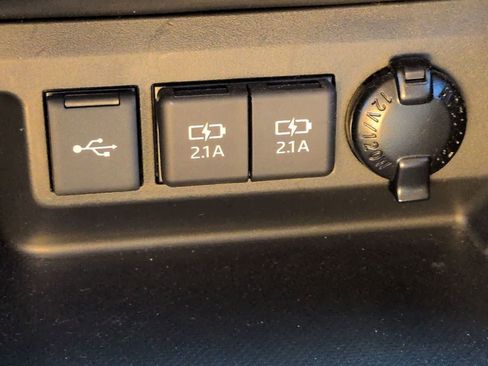 Used 2021 Toyota Highlander LE FWD image 25