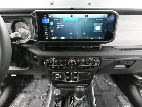 Used 2024 Jeep Wrangler Sahara image 30