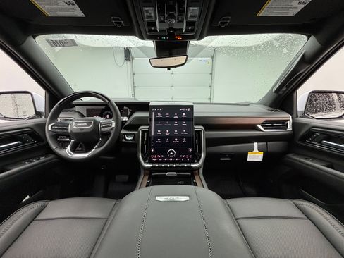 New 2026 GMC Yukon Denali w/ Advanced Technology Package AWD/4WD image 3
