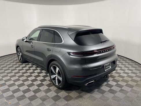 Used 2026 Porsche Cayenne E-Hybrid AWD/4WD image 3