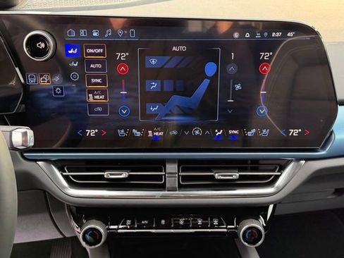New 2026 Chevrolet Equinox EV LT w/ Convenience Package II FWD image 30