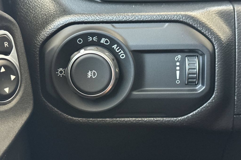 Used 2023 Jeep Wrangler Unlimited Sport AWD/4WD image 33