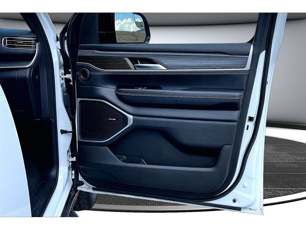 Certified 2024 Jeep Wagoneer Series II w/ Flexible Seating Group AWD/4WD image 49