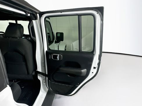 Used 2021 Jeep Wrangler Unlimited Sahara AWD/4WD image 28