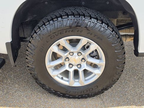 Used 2024 Chevrolet Silverado 1500 LT AWD/4WD image 29