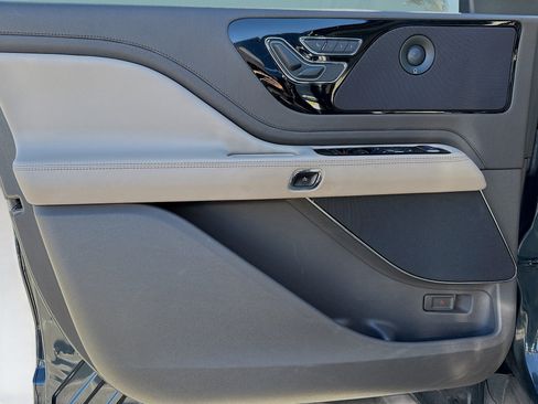 Used 2022 Lincoln Aviator Reserve w/ Elements Package Plus image 24