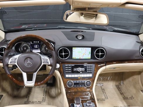 Used 2013 Mercedes-Benz SL 550 w/ Premium Pkg image 45