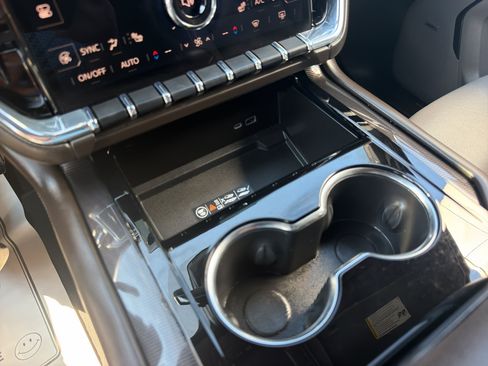 Used 2025 GMC Yukon Elevation AWD/4WD image 20
