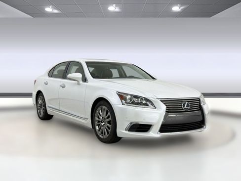 Used 2017 Lexus LS 460 w/ Comfort Package image 7