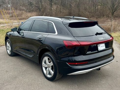 Used 2019 Audi e-tron Premium Plus image 4