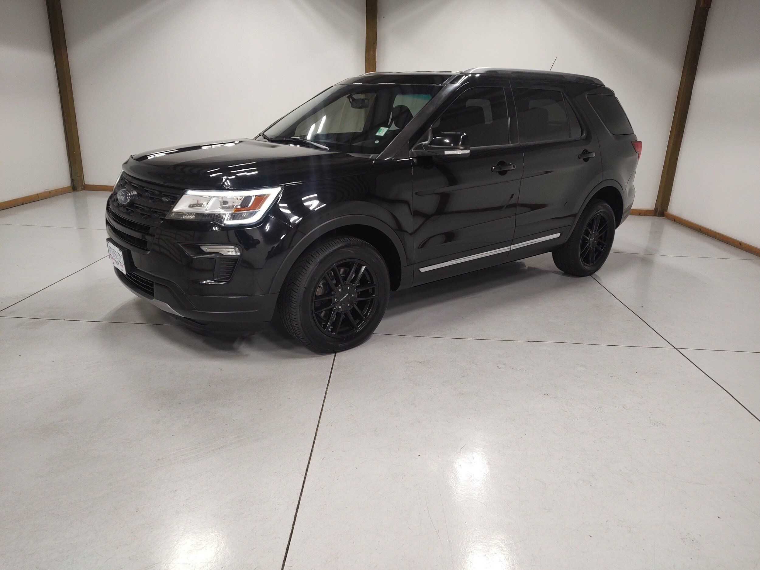 Used 2018 Ford Explorer XLT w/ Equipment Group 201A AWD/4WD image 3