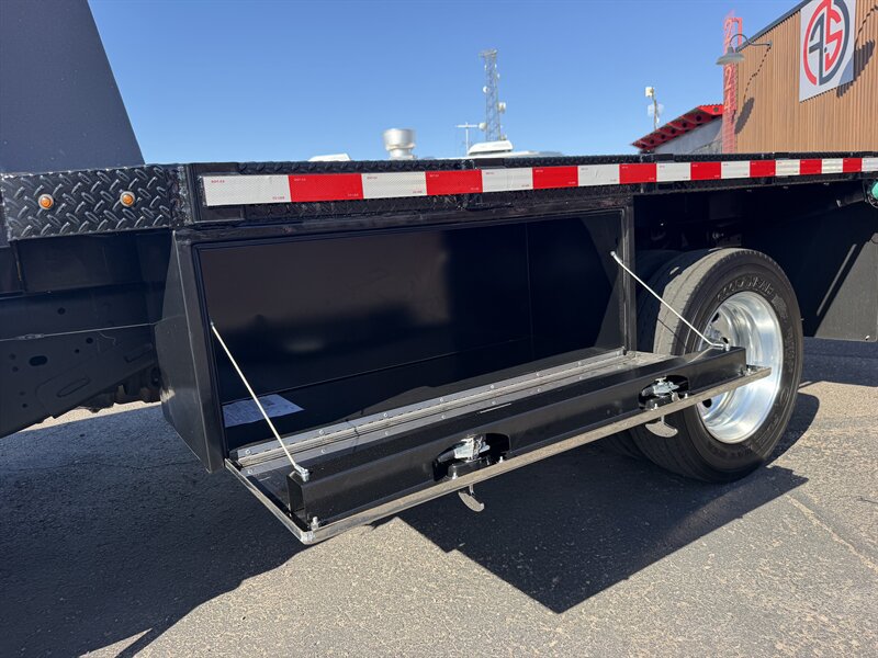 Used 2024 RAM 5500 Tradesman w/ Chrome Appearance Group RWD image 8