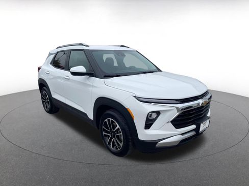 Used 2025 Chevrolet TrailBlazer LT image 1