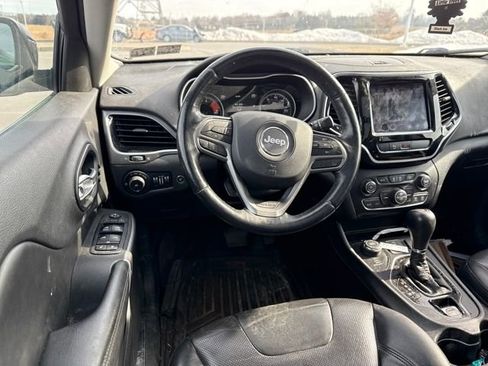 Used 2019 Jeep Cherokee Limited image 17