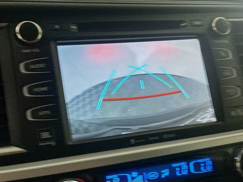 Used 2019 Toyota Highlander Limited image 23