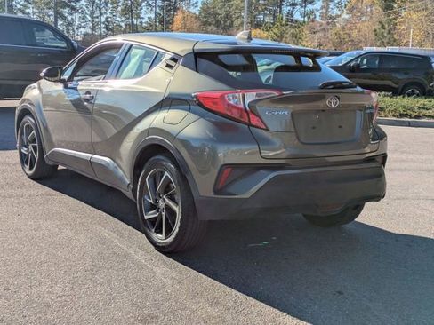 Used 2021 Toyota C-HR XLE image 5