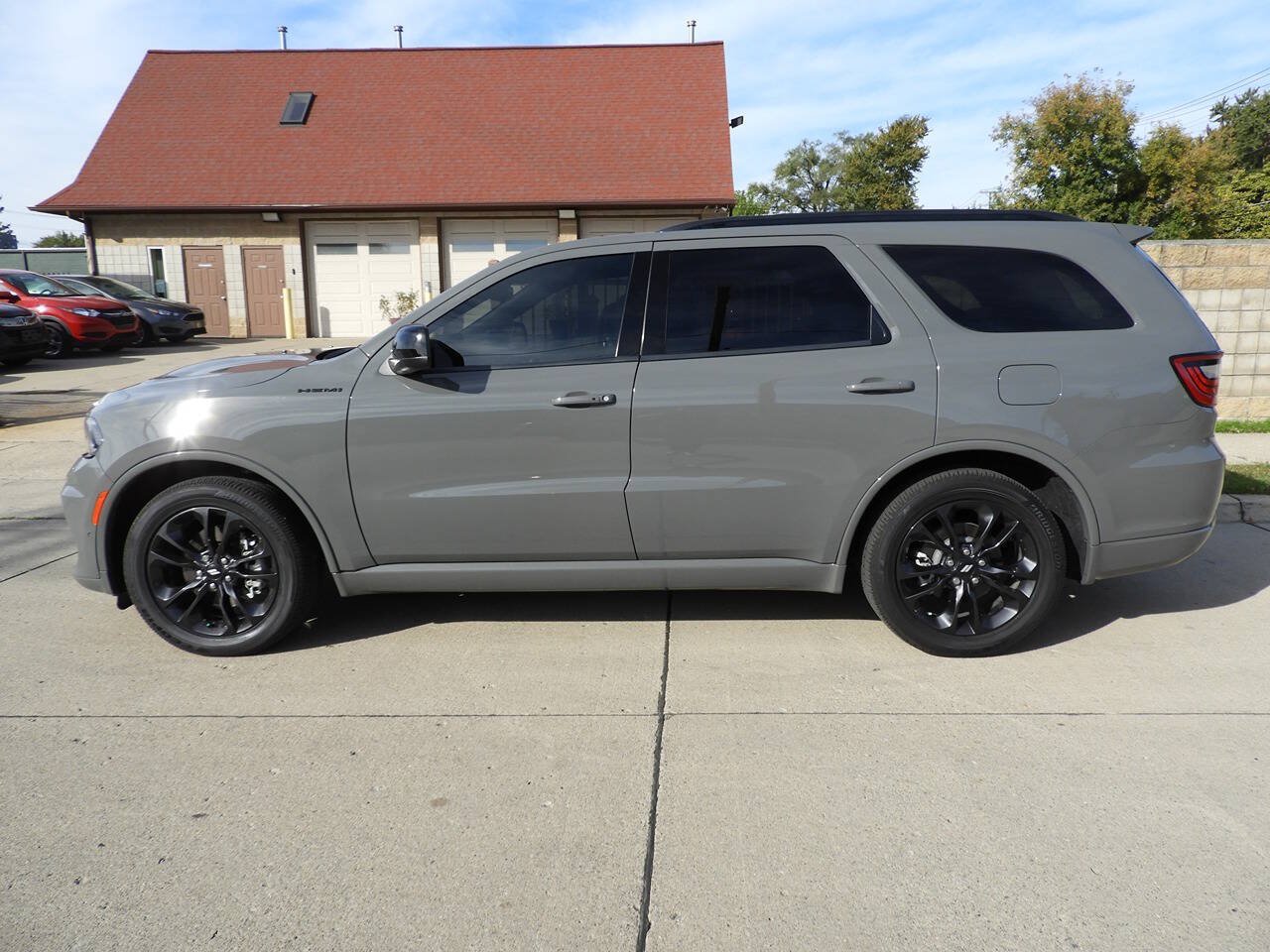 Used 2025 Dodge Durango R/T w/ Blacktop Package AWD/4WD image 5